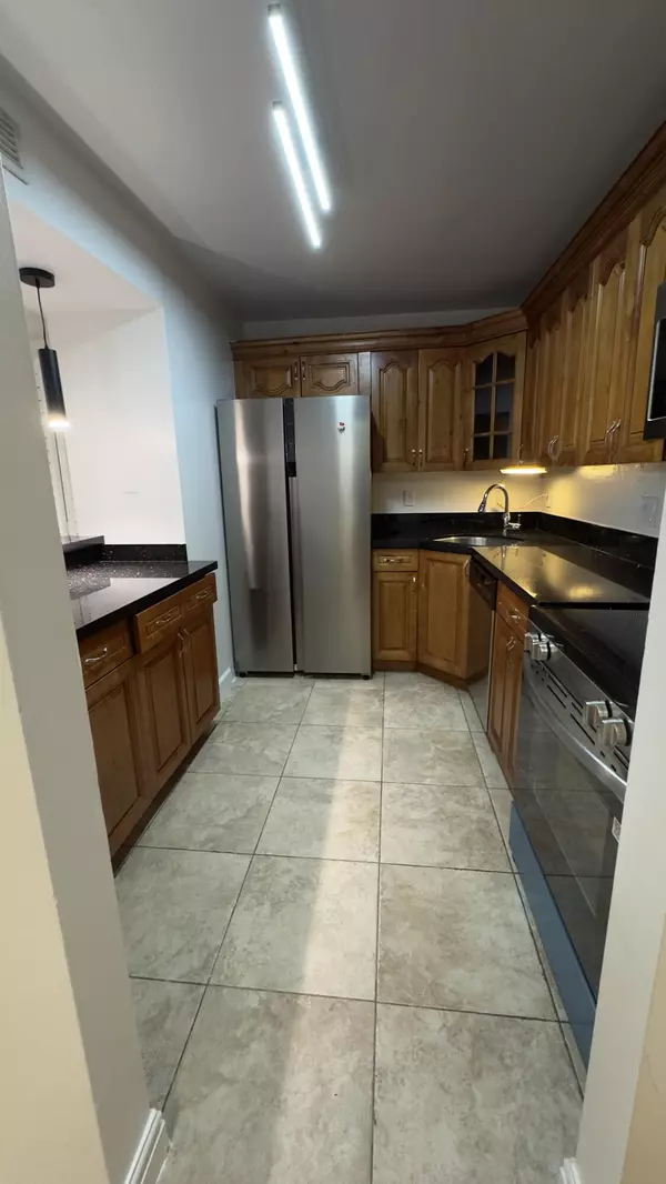 North Miami Beach, FL 33160,2821 NE 163rd Street 6x