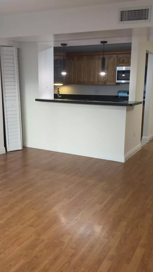 North Miami Beach, FL 33160,2821 NE 163rd Street 6x