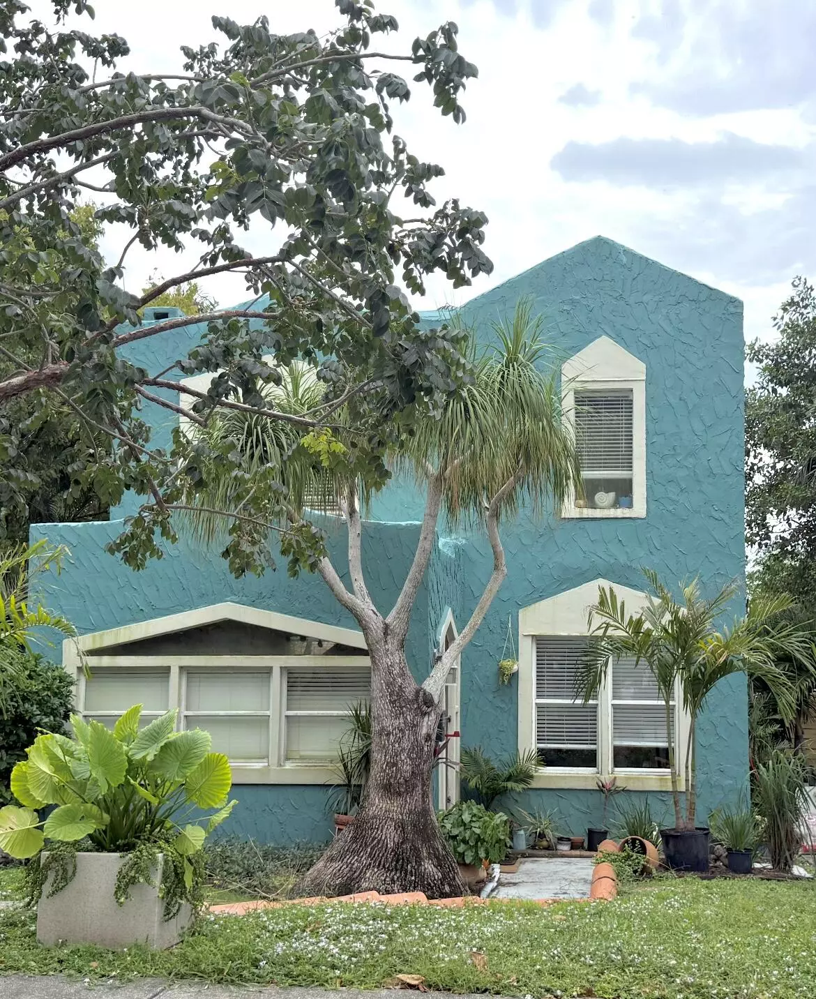 West Palm Beach, FL 33407,944 39th CT