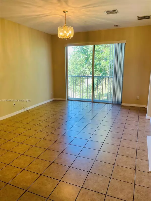 Riviera Beach, FL 33404,2004 Freeport LN