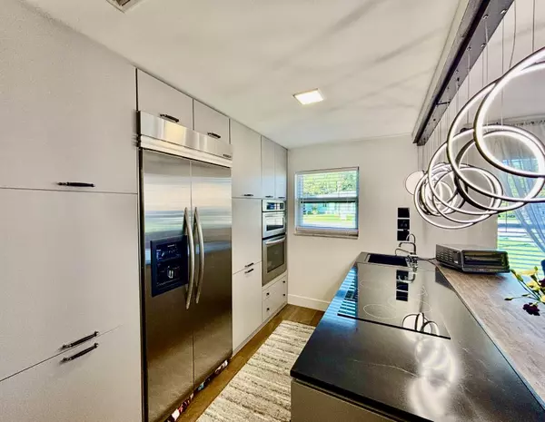 Boynton Beach, FL 33435,360 Main BLVD B