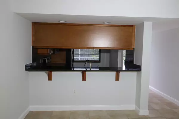 West Palm Beach, FL 33409,3507 Village BLVD 401