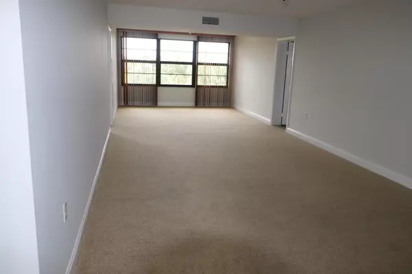 West Palm Beach, FL 33409,3507 Village BLVD 401