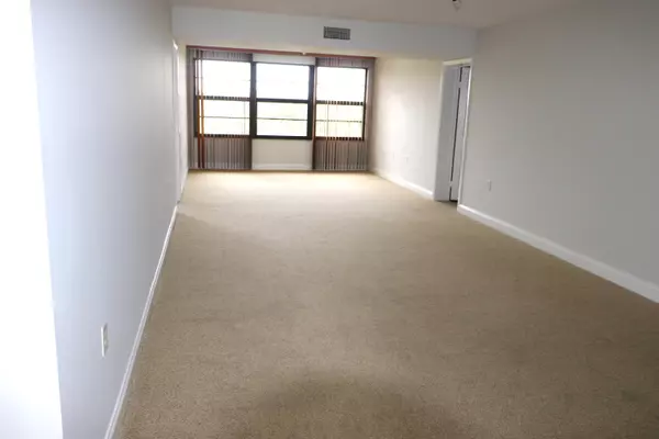 West Palm Beach, FL 33409,3507 Village BLVD 401