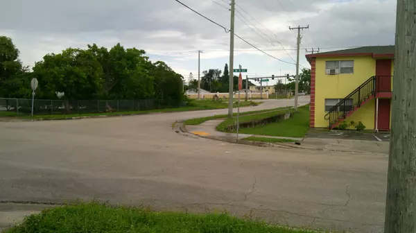 Riviera Beach, FL 33404,900 W 9th Street 1