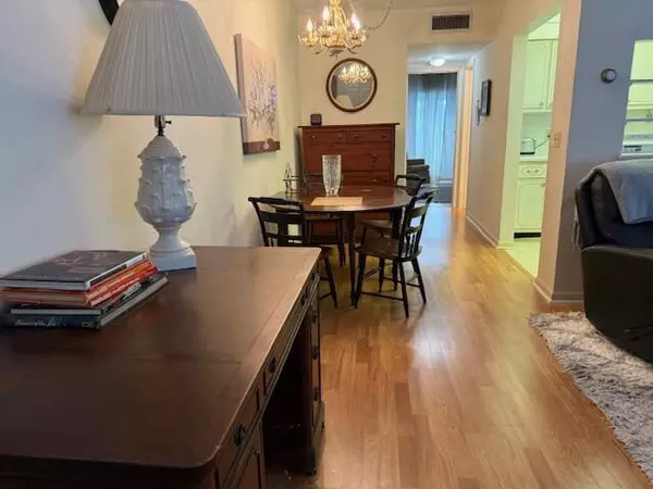 3120 Lake Osborne DR 208, Lake Worth Beach, FL 33461