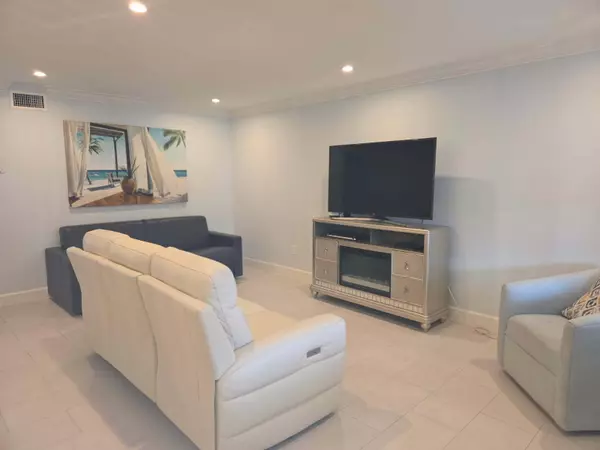 North Palm Beach, FL 33408,110b Shore CT 112