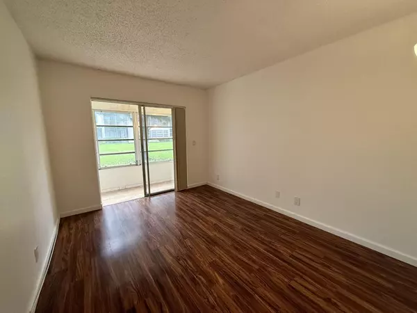 West Palm Beach, FL 33417,28 Easthampton B