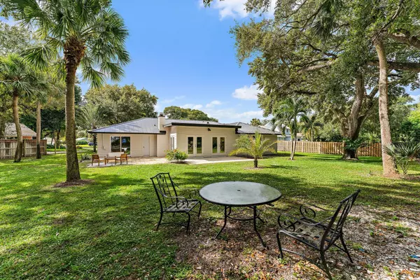 Palm Beach Gardens, FL 33410,11070 Oakway CIR
