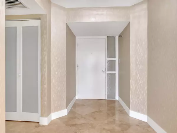 Riviera Beach, FL 33404,5380 N Ocean DR 3b