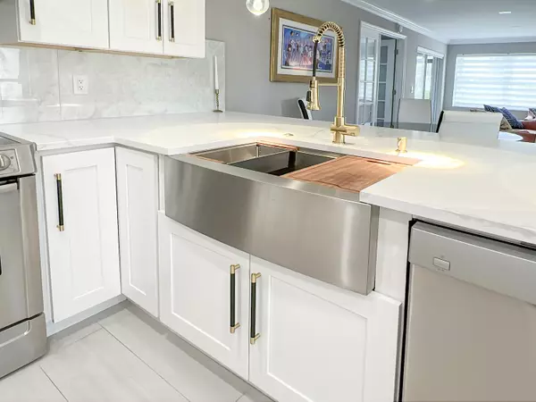 Lake Worth, FL 33467,7665 Tahiti LN 102