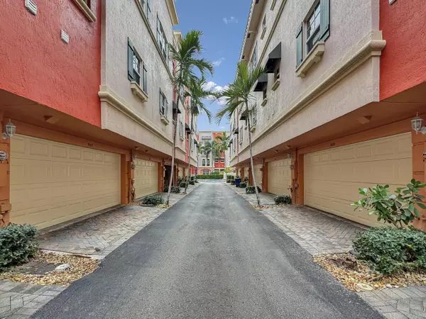 Fort Lauderdale, FL 33304,1033 NE 17th WAY 602