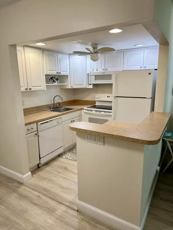 Boynton Beach, FL 33435,210 E Horizons ST 106