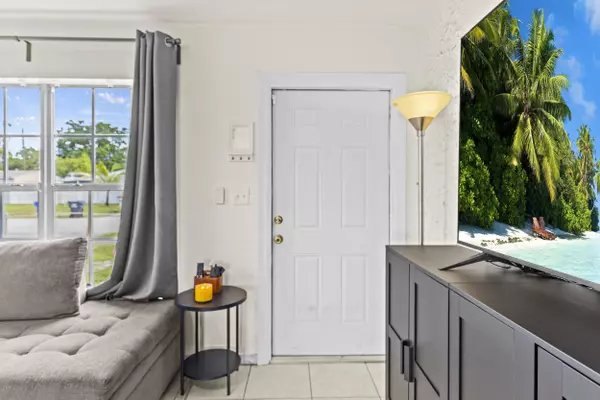 Hollywood, FL 33024,1400 N 70th AVE