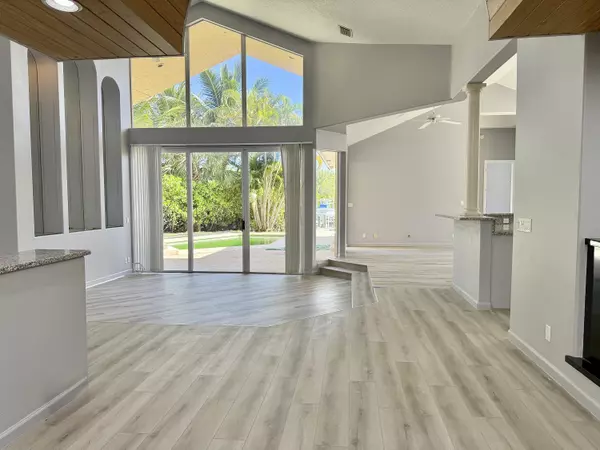 North Palm Beach, FL 33408,400 Corsair DR