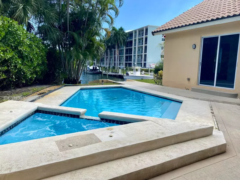 400 Corsair DR, North Palm Beach, FL 33408