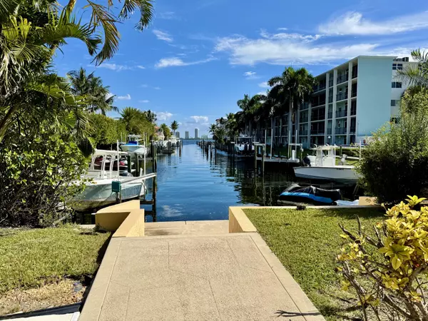 North Palm Beach, FL 33408,400 Corsair DR