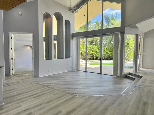 North Palm Beach, FL 33408,400 Corsair DR