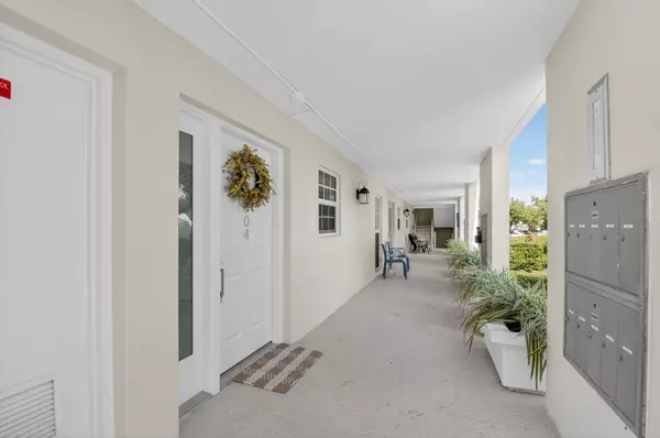 Boca Raton, FL 33487,775 Jeffery ST 5-104