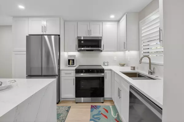 Boca Raton, FL 33487,775 Jeffery ST 5-104