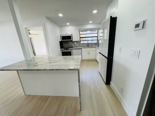 Delray Beach, FL 33484,17 Capri A 17