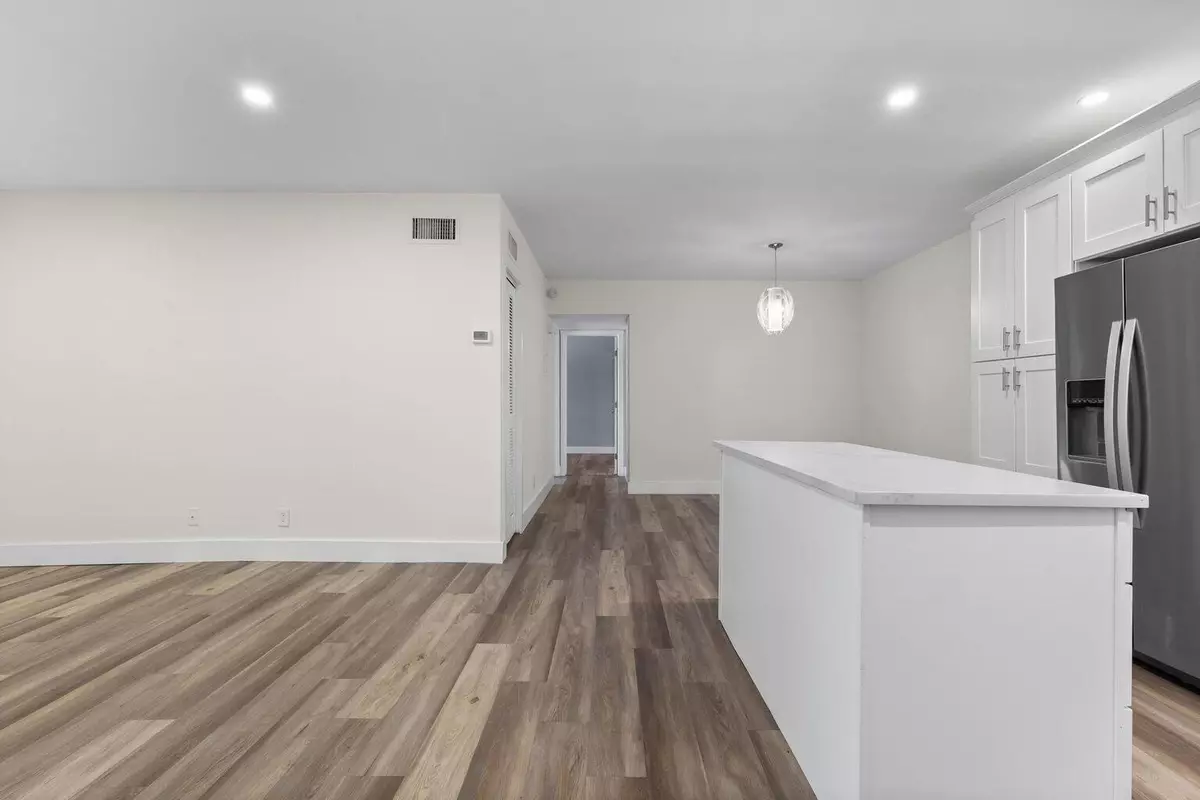 Coral Springs, FL 33065,8406 W Sample RD 226