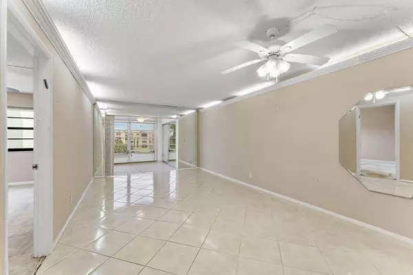 Boca Raton, FL 33428,9440 SW 8th ST 318
