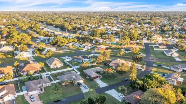 Port Saint Lucie, FL 34983,715 NW Rainbow ST