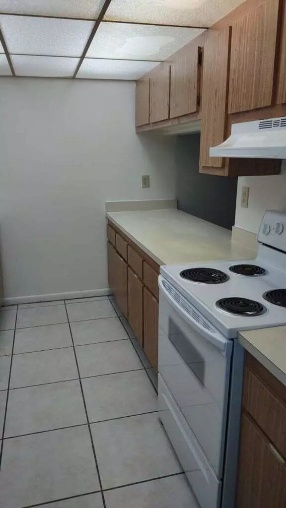 West Palm Beach, FL 33401,1950 N Congresss AVE J211