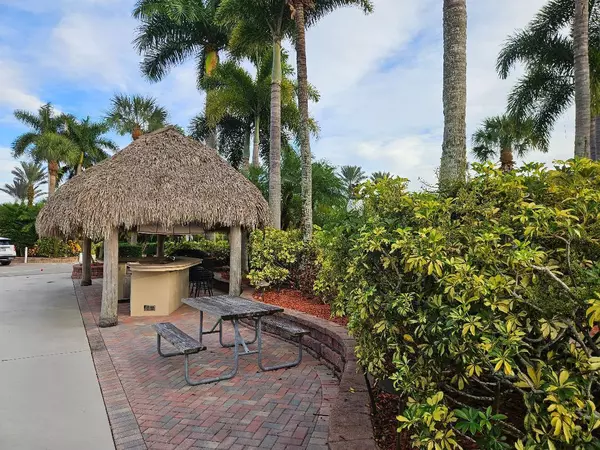 Port Saint Lucie, FL 34986,493 NW Boundary DR