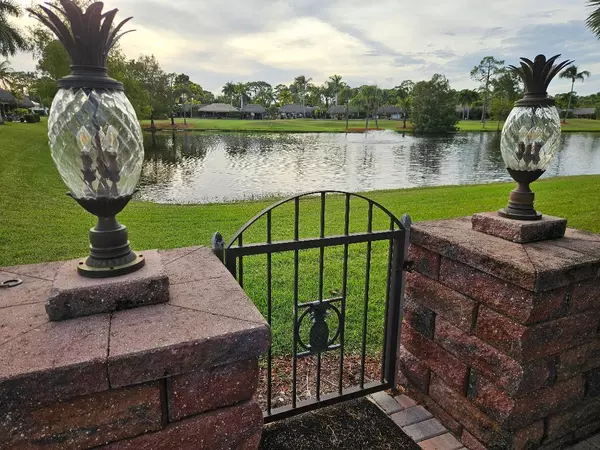 Port Saint Lucie, FL 34986,493 NW Boundary DR