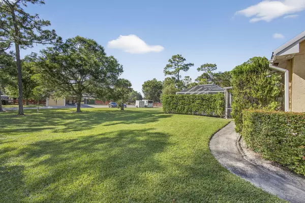 Loxahatchee, FL 33470