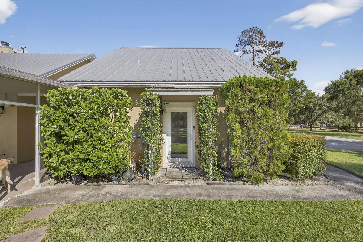 Loxahatchee, FL 33470