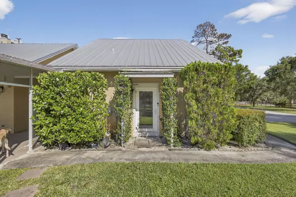 Loxahatchee, FL 33470