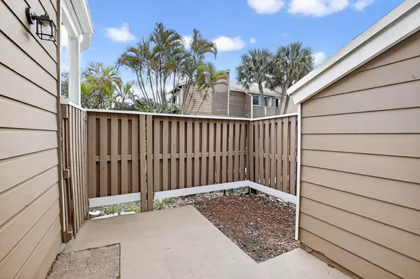 North Lauderdale, FL 33068,7135 Sportsmans DR