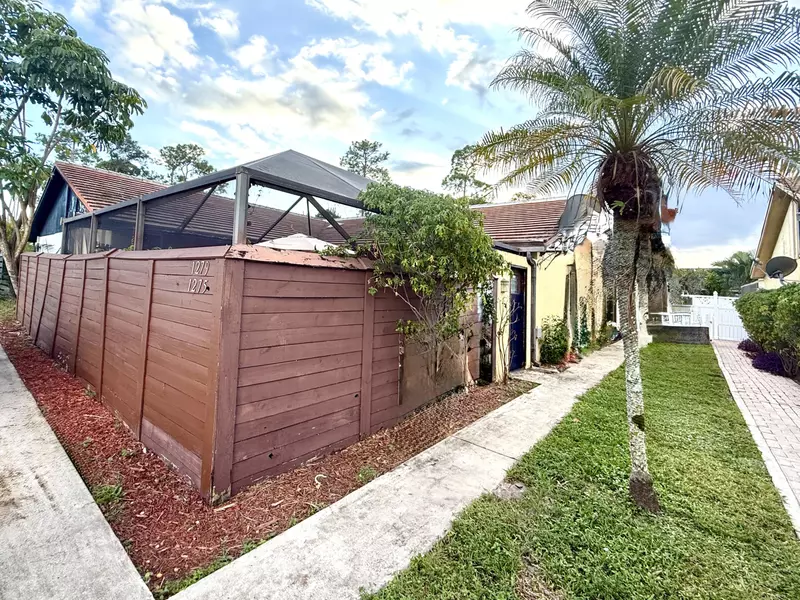 1275 Periwinkle PL, Wellington, FL 33414
