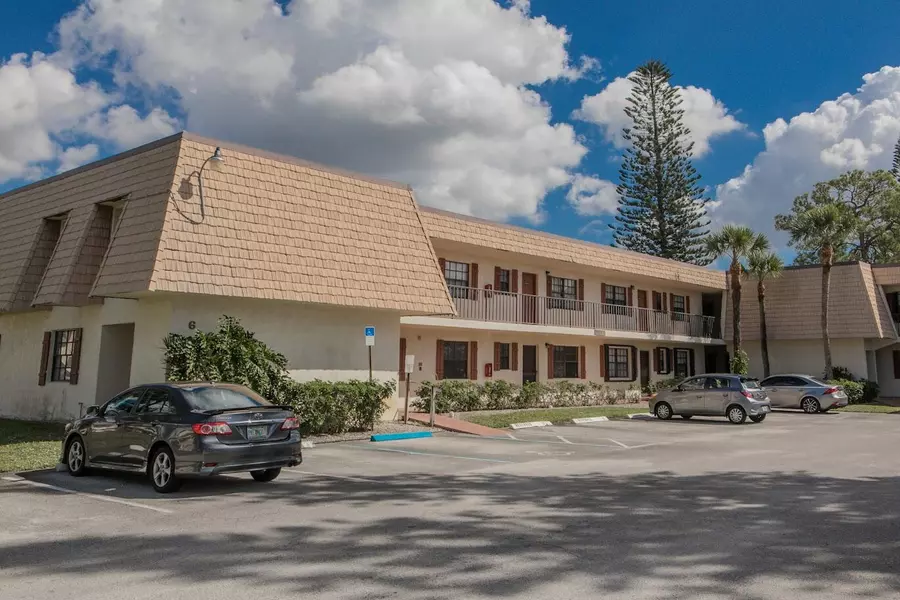 4464 Oak Terrace DR, Greenacres, FL 33463