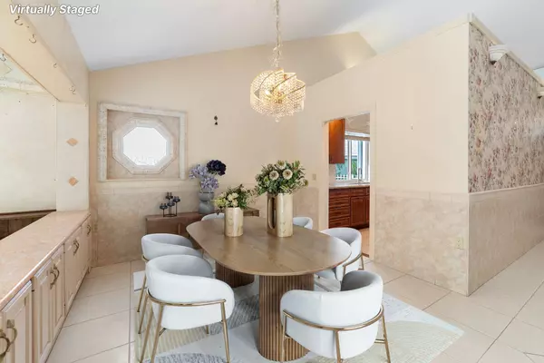 West Palm Beach, FL 33409,2368 Saratoga Bay DR