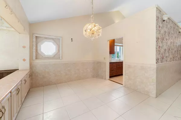 West Palm Beach, FL 33409,2368 Saratoga Bay DR