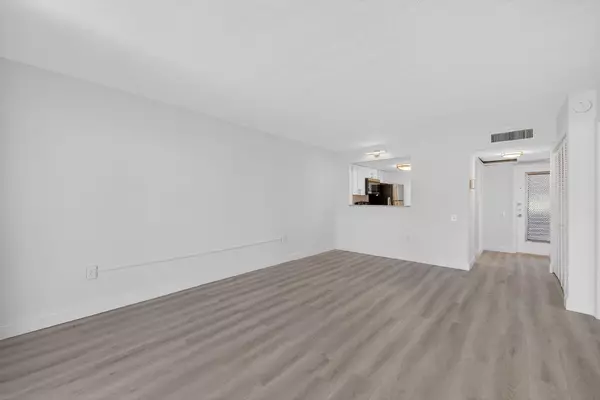 Tamarac, FL 33321,9090 Lime Bay BLVD 102