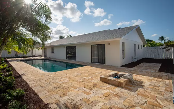 Boca Raton, FL 33487,4218 Woods End RD