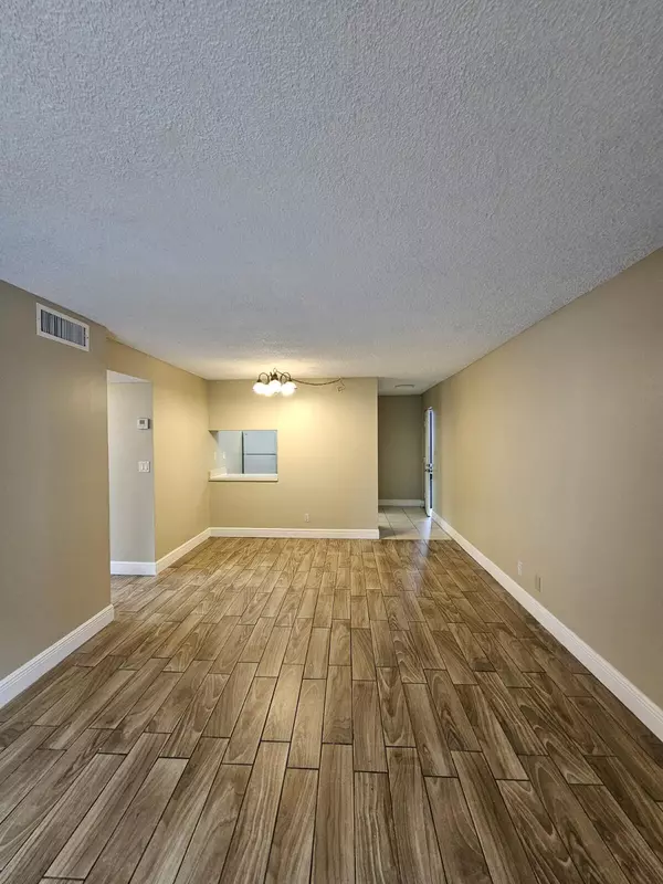 West Palm Beach, FL 33401,1850 N Congress AVE 307