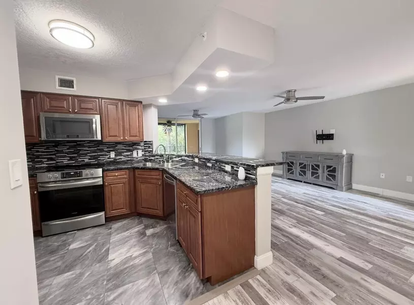 300 Scotia DR 202, Hypoluxo, FL 33462