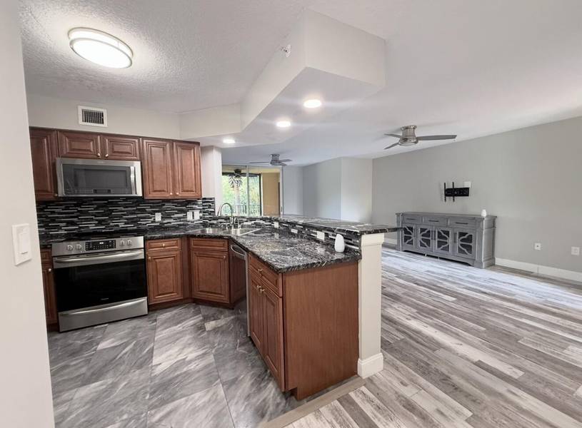 300 Scotia DR 202, Hypoluxo, FL 33462