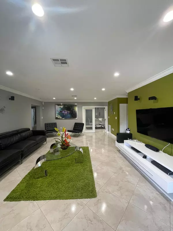 West Palm Beach, FL 33413,584 Vossler AVE