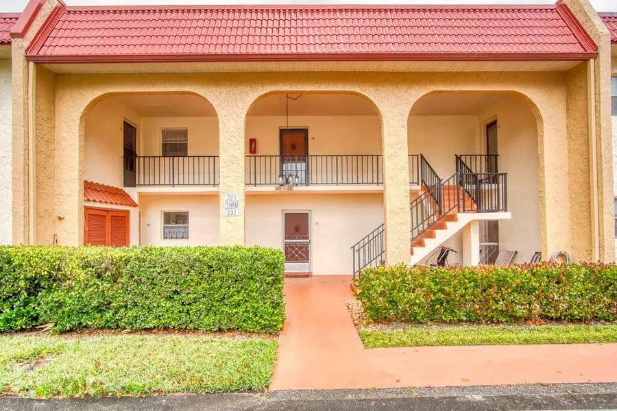 223 Lake Frances DR, West Palm Beach, FL 33411