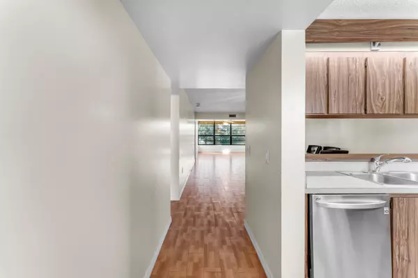 West Palm Beach, FL 33401,3540 Whitehall DR 203