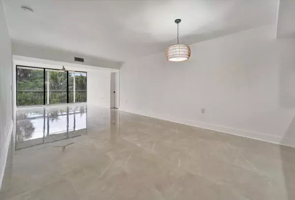Boca Raton, FL 33433,6181 Balboa CIR 303
