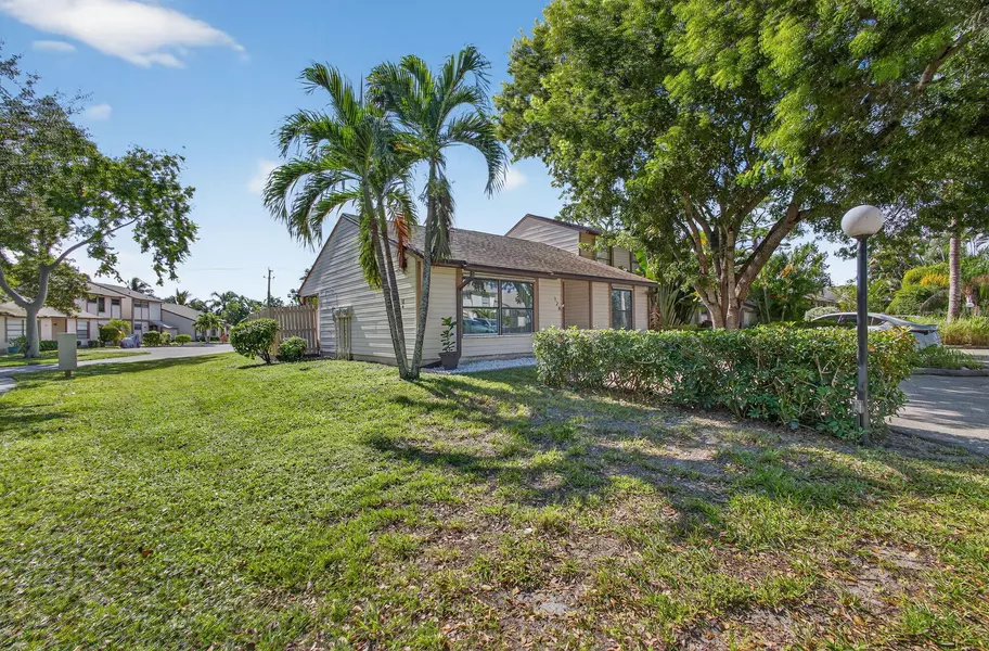 126 Sherwood CIR 12a, Jupiter, FL 33458