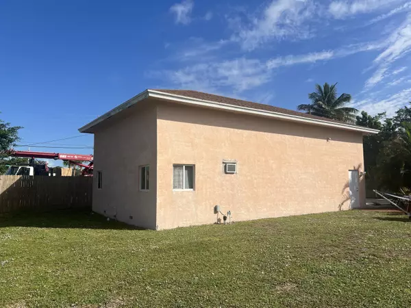 Lantana, FL 33462,1309 W Frangipani CIR